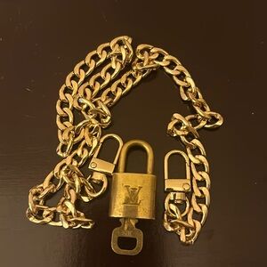 Lock n key  #305 and 24 inch unbranded chain
